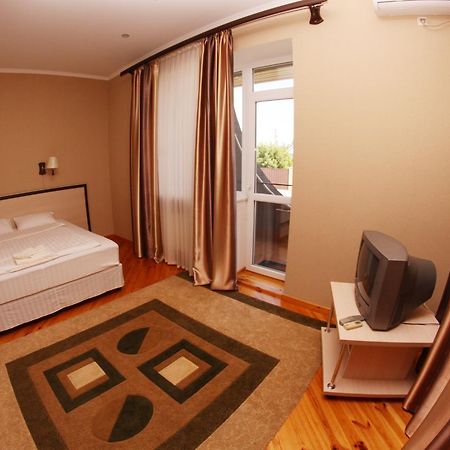 Uyut Hotel Černihiv Esterno foto