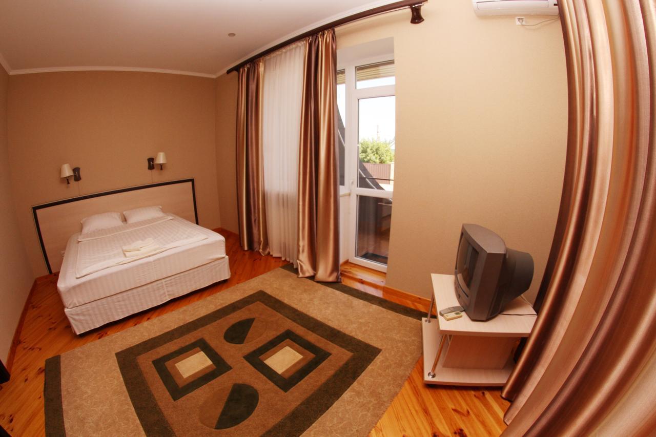Uyut Hotel Černihiv Esterno foto