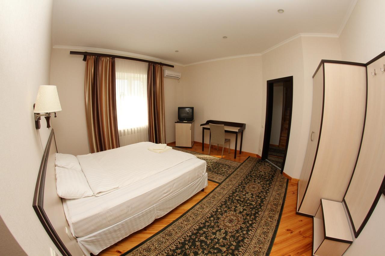 Uyut Hotel Černihiv Esterno foto