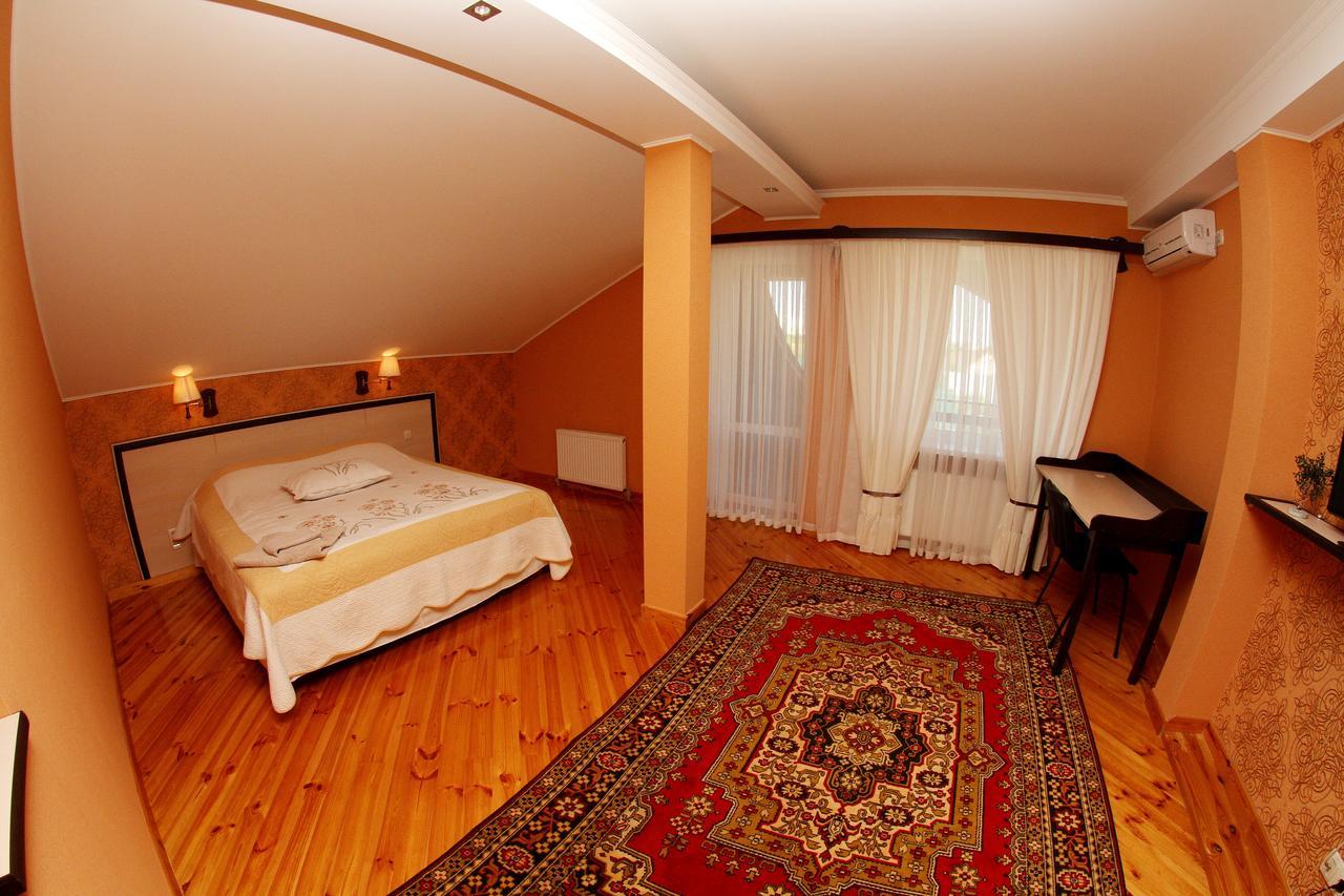 Uyut Hotel Černihiv Esterno foto