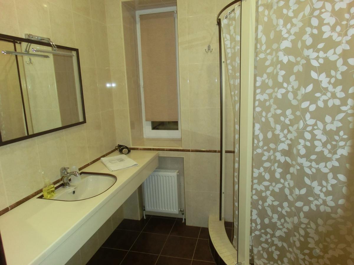 Uyut Hotel Černihiv Esterno foto